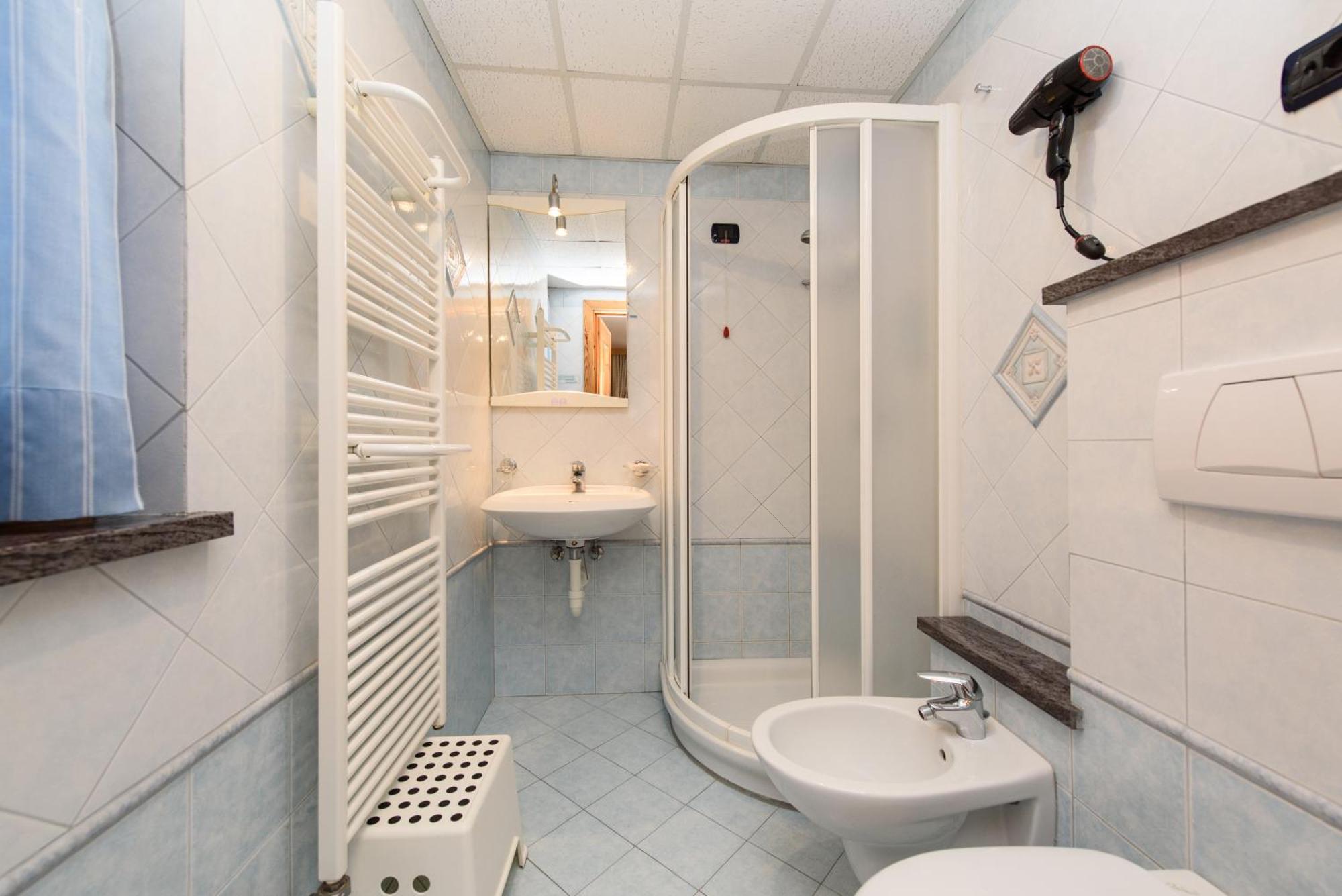 Hotel Des Roses Antey-Saint-André Kültér fotó