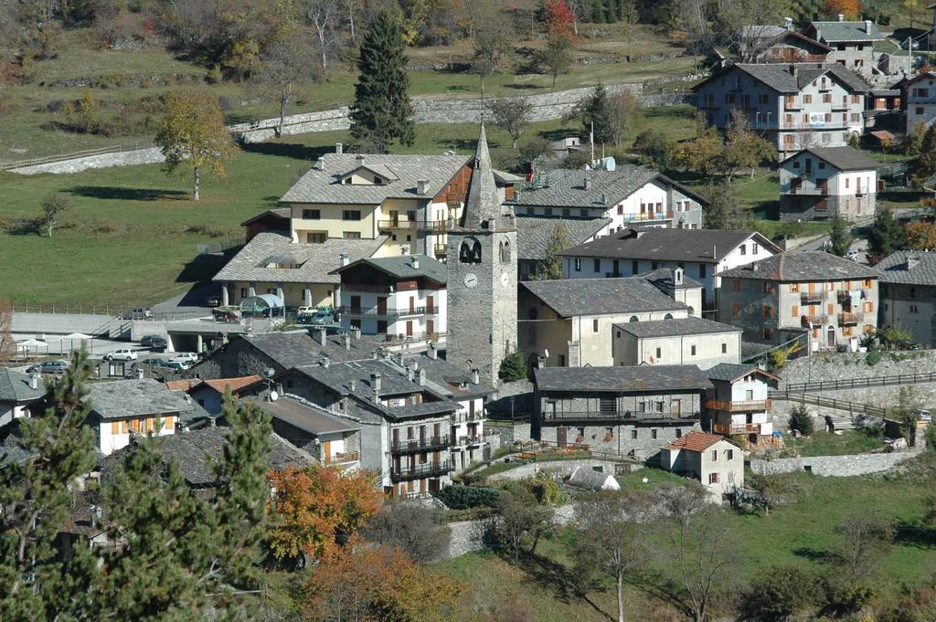 Hotel Des Roses Antey-Saint-André Kültér fotó