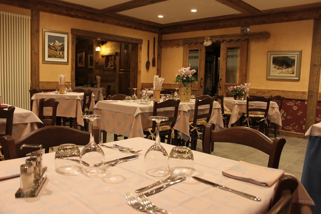 Hotel Des Roses Antey-Saint-André Kültér fotó