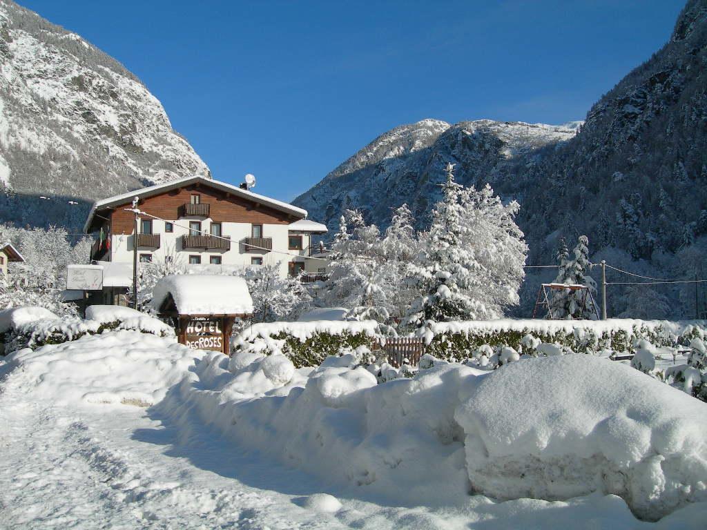 Hotel Des Roses Antey-Saint-André Kültér fotó